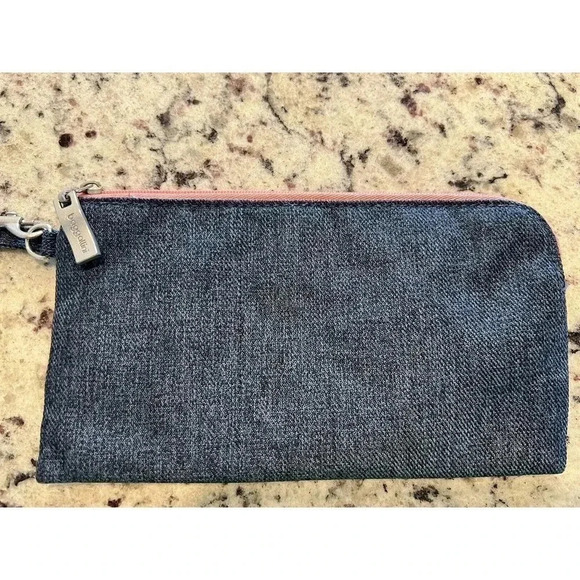 baggallini RFID DENIM Blue Currency Organizer Wristlet Zip Wallet 7.25" x 4" - Picture 5 of 10